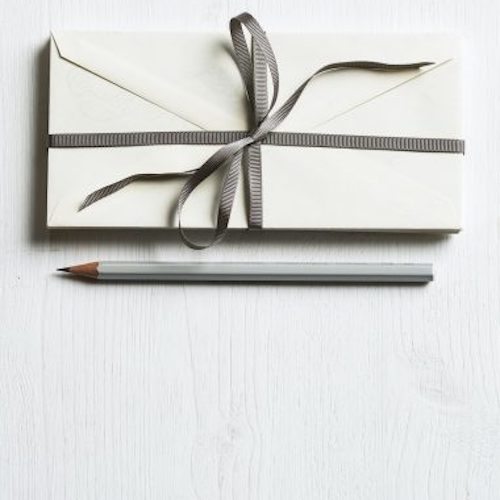 誕生日に相手が感動する手紙の書き方例文集 喜ばれるお祝いの言葉を贈ろう モデルプレス