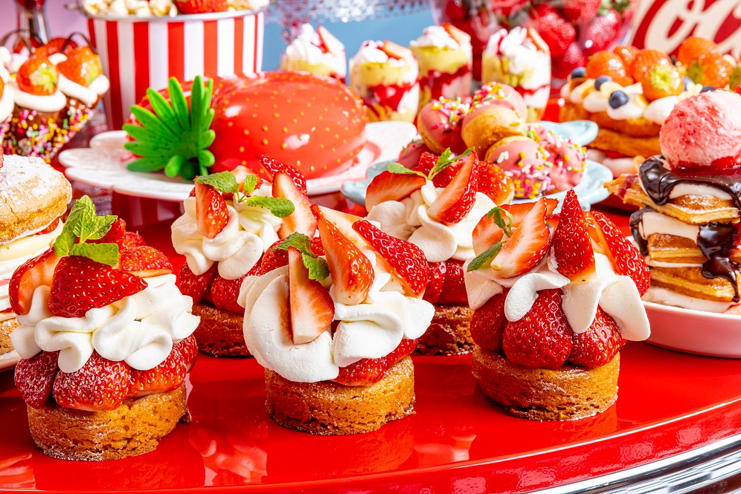 ストロベリー“グルービー”ダイナー／画像提供：ヒルトン東京