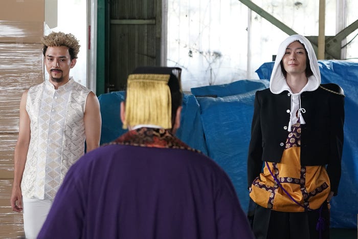 (奥左から)満島真之介、犬飼貴丈 (C)読売テレビ