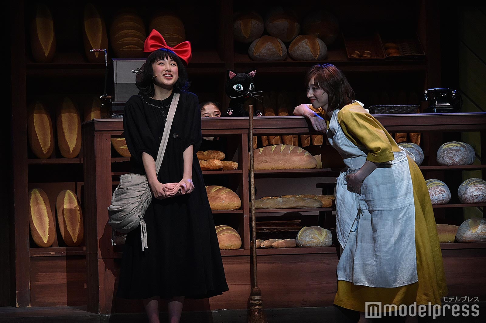 山戸穂乃葉、白羽ゆり／ミュージカル「魔女の宅急便」公開ゲネプロより（C）モデルプレス