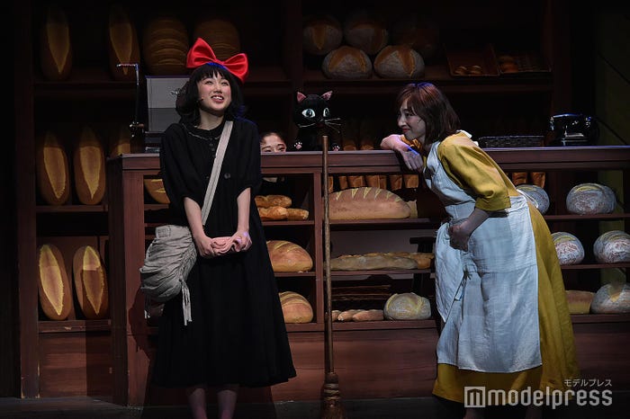 山戸穂乃葉、白羽ゆり/ミュージカル「魔女の宅急便」公開ゲネプロより(C)モデルプレス