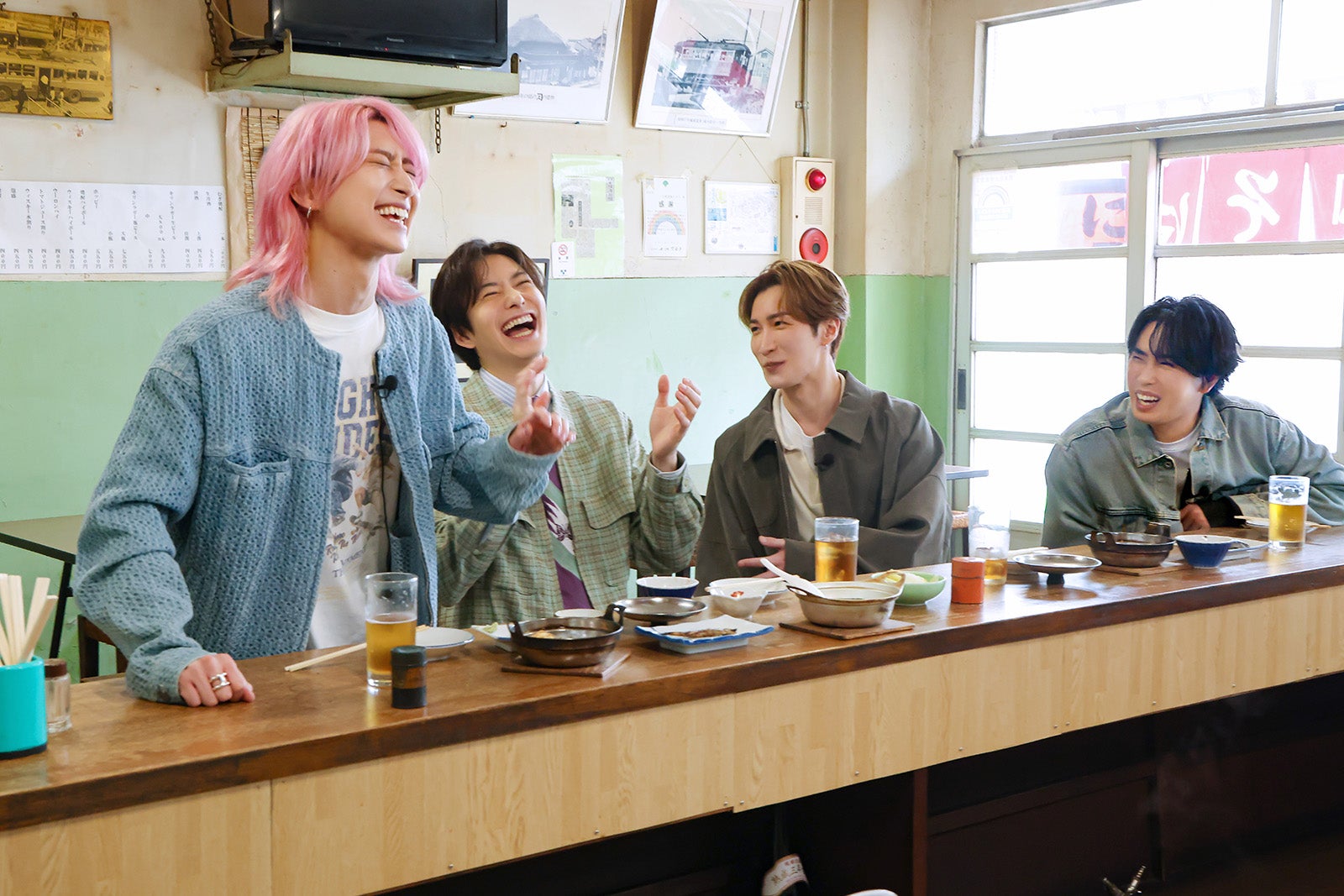 佐久間大介、岡田将生、渡辺翔太、宮舘涼太（C）TBS