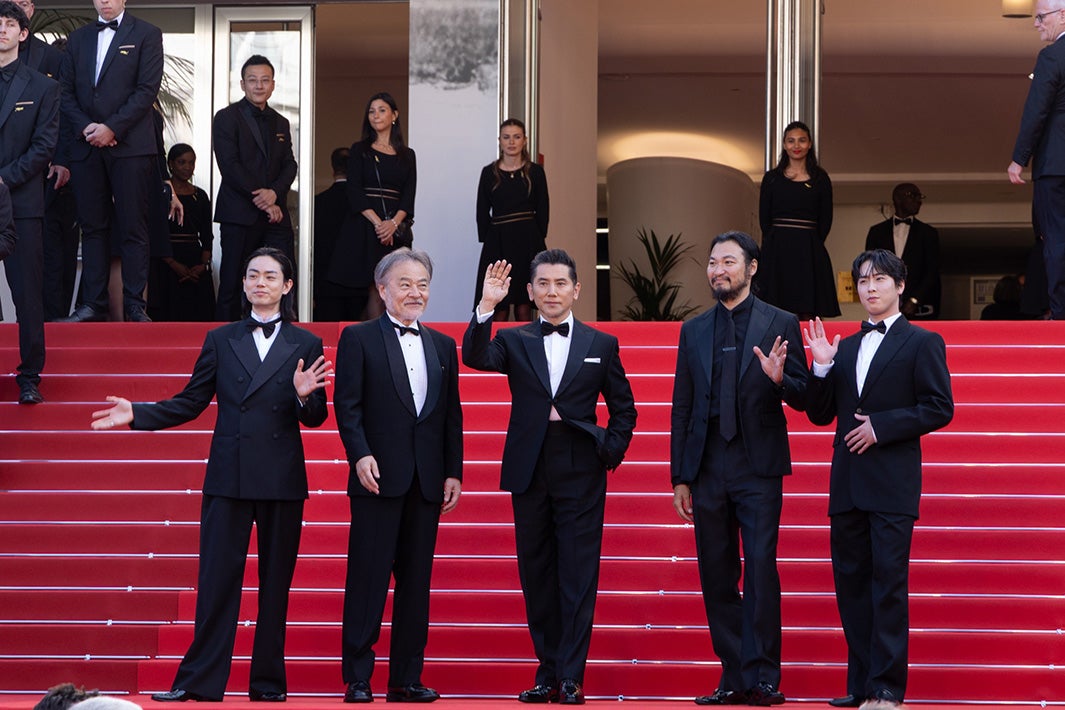 本木雅弘主演「黒牢城」カンヌで世界初披露 1,000人観客がスタンディングオベーション