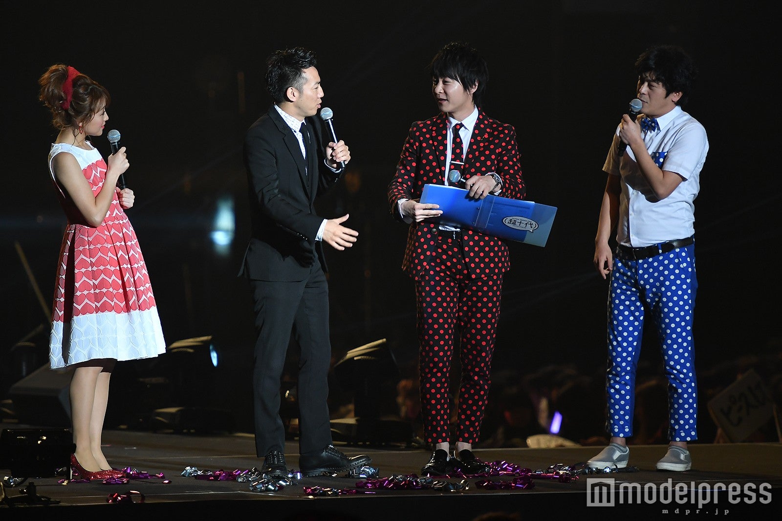 鈴木奈々、綾部祐二、流れ星（C）モデルプレス