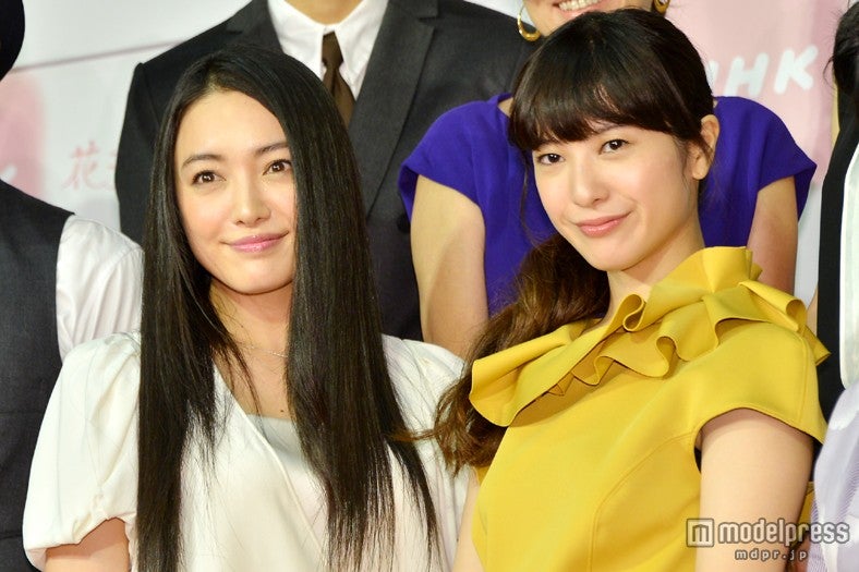 吉高由里子（右）と仲間由紀恵（左）