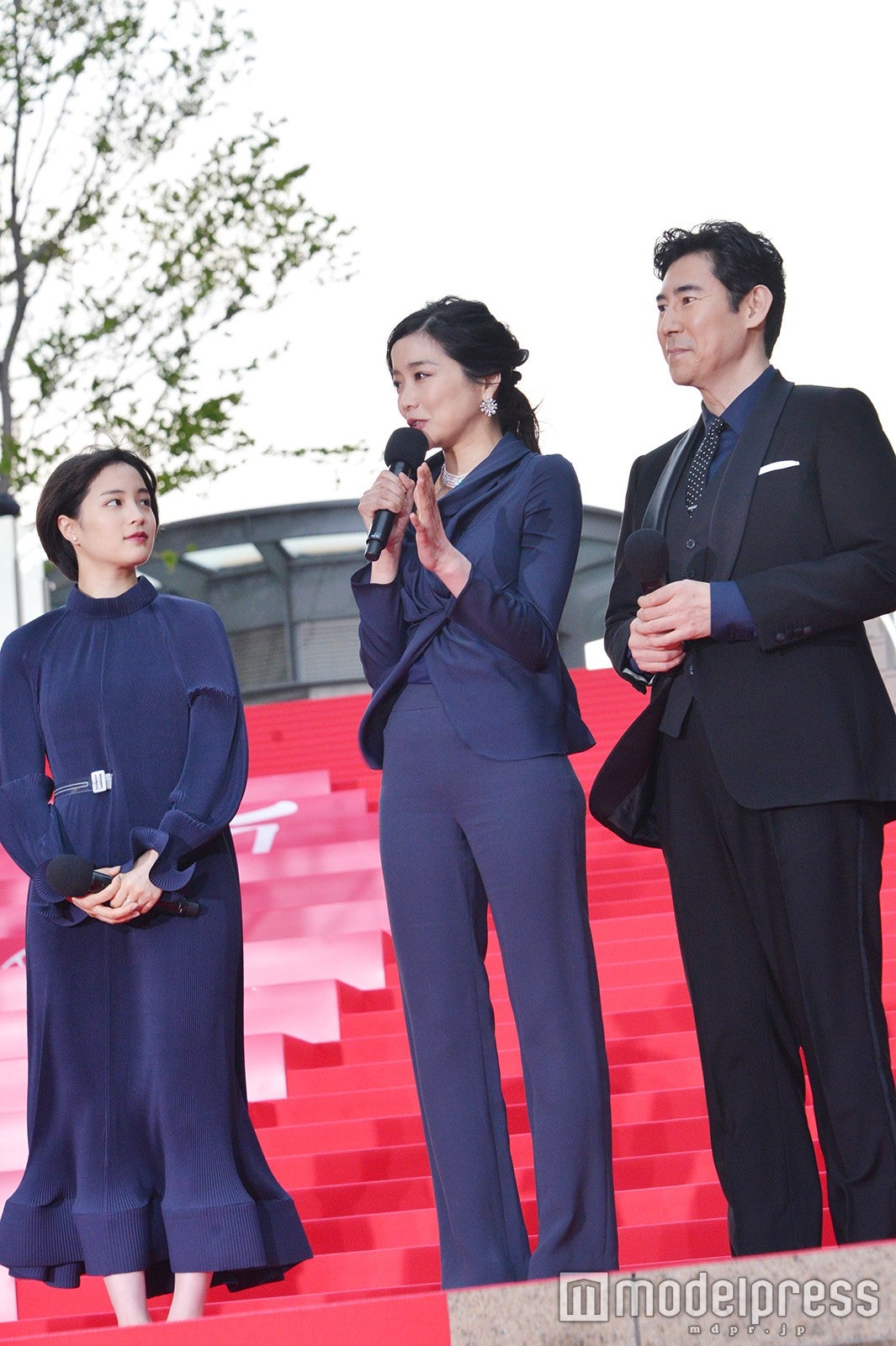 広瀬すず、佐藤江梨子、高嶋政伸（C）モデルプレス