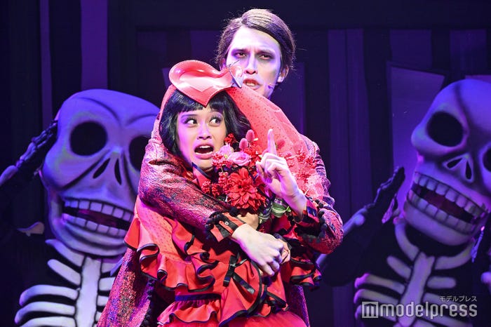 清水美依紗、ジェシー/プレスコールの様子(C)モデルプレス