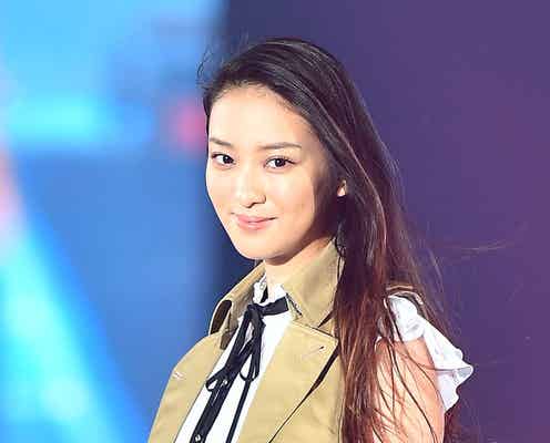武井咲、トップバッターで「ガルアワ」開幕 美脚あらわなミニショーパン姿に歓声<GirlsAward 2016 S/S>