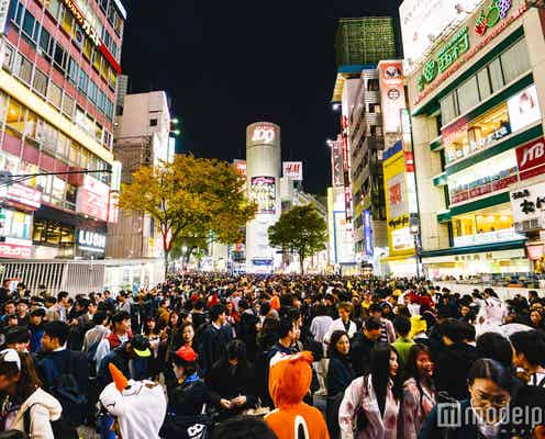 <ハロウィン当日>渋谷に「歩行者天国」出現 大量の仮装集団あふれ通行規制