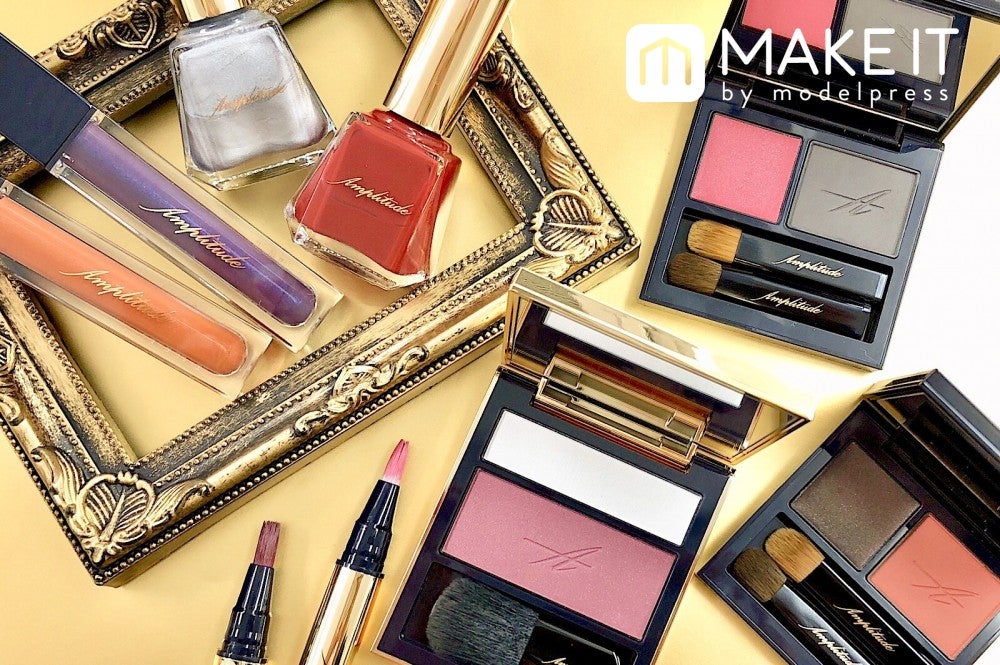 「かっこいい大人美」を「黒」で感じさせる秋冬に (C)メイクイット