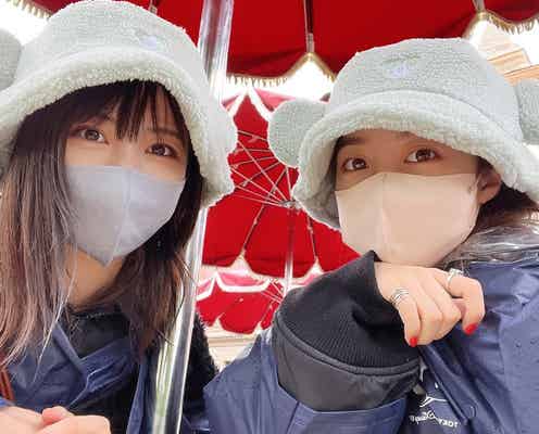 浜辺美波&橋本環奈、初の“雨ディズニー”満喫「冴えてる」やりとりにも注目集まる
