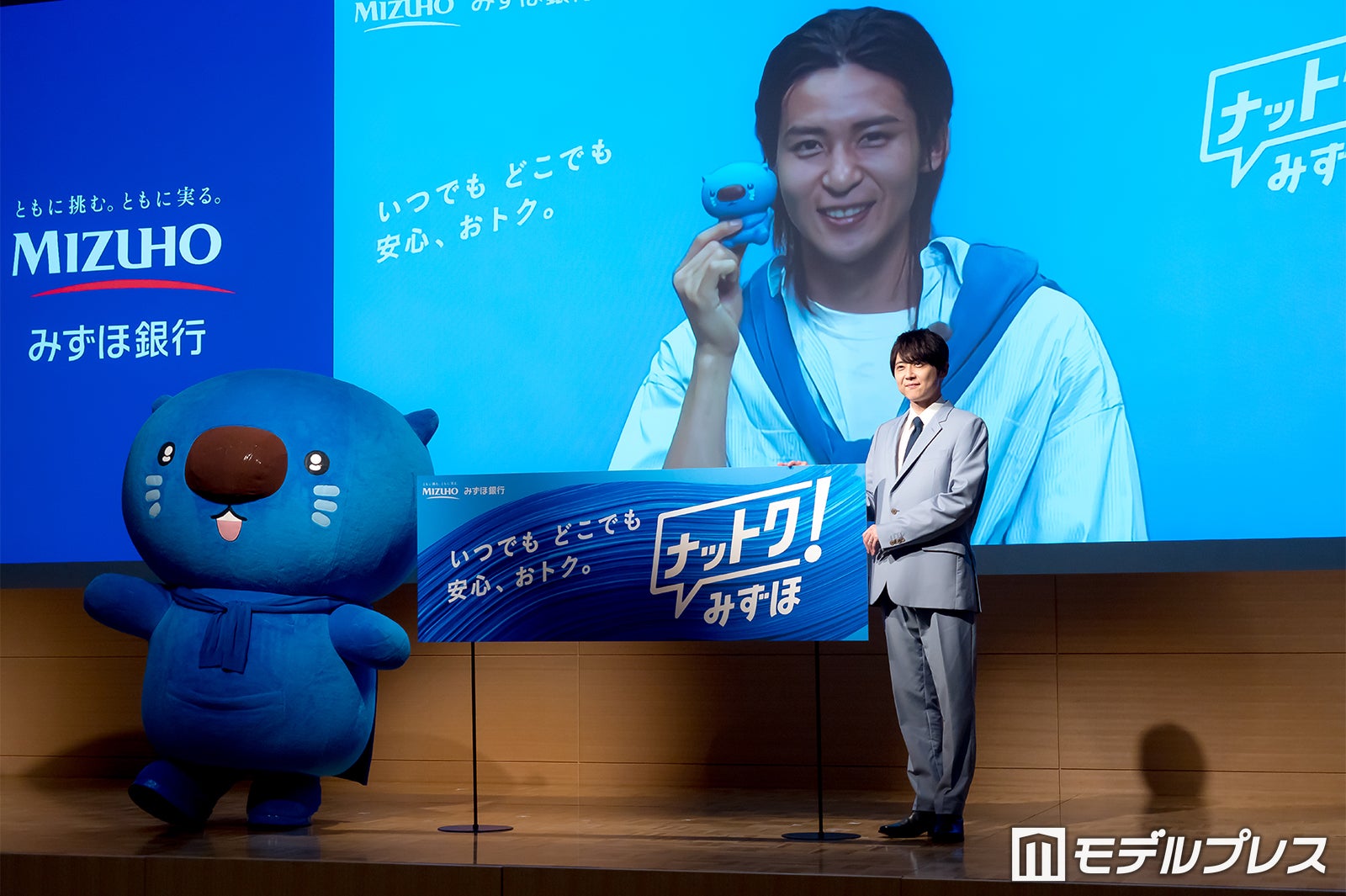 Snow Man目黒蓮、カナダからリモートで会見出席 クールな長髪×お気に入りキャラとの“おそろいコーデ”披露