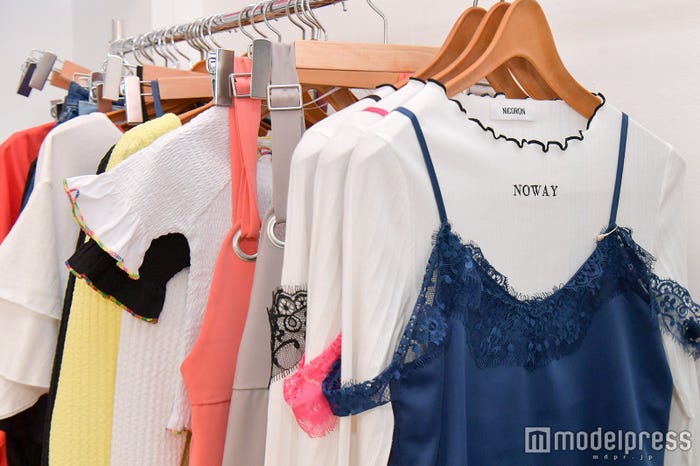 キャミソールがレイヤードされているトップス可愛かったです (C)モデルプレス