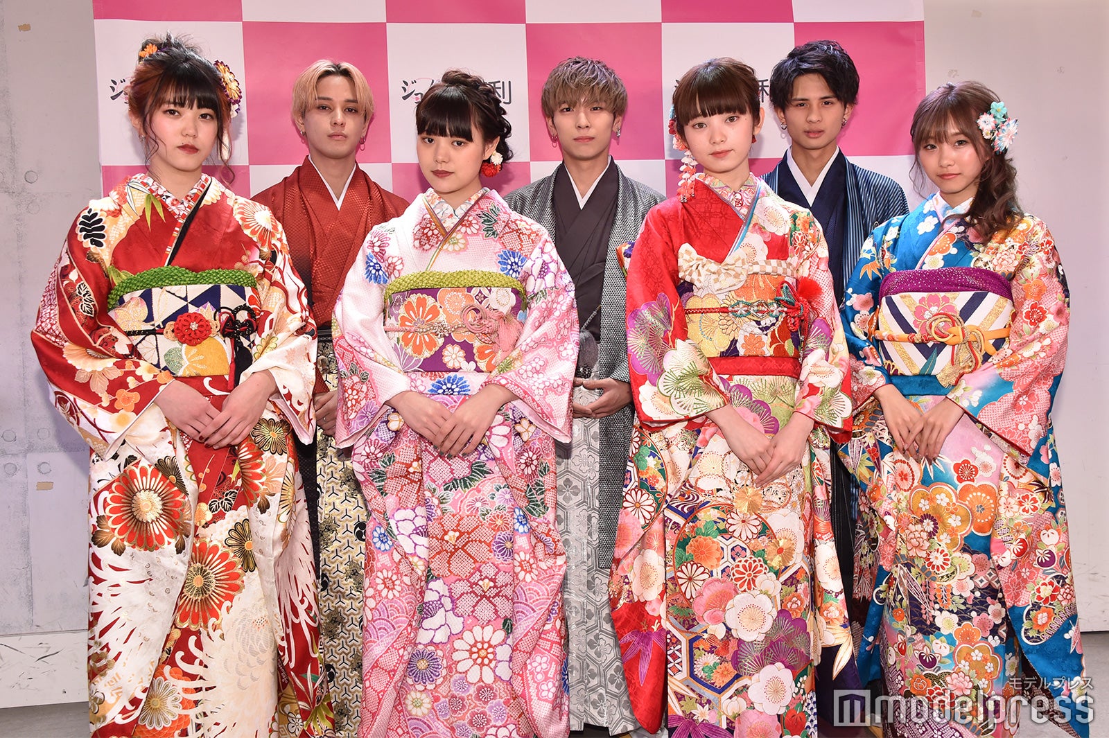 ＜前列左より＞よしかわなみ、木村なつみ、橋下美好、れいたぴ＜後列左より＞バトシン、羽鳥駿太、北出大治郎 （C）モデルプレス