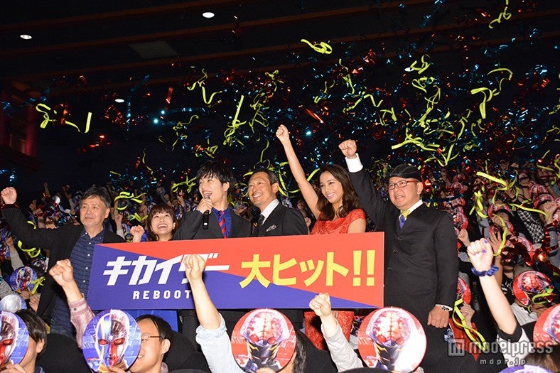 （左から）伴大介、佐津川愛美、入江甚儀、鶴見辰吾、高橋メアリージュン、下山天監督