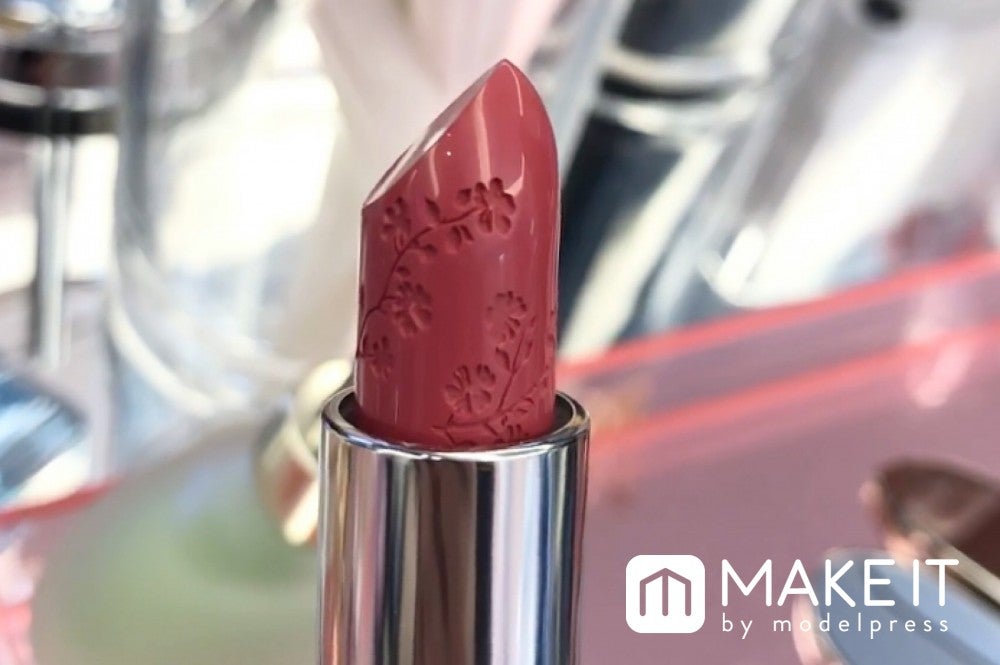 サクラをモチーフとしたエングレービング (C)メイクイット