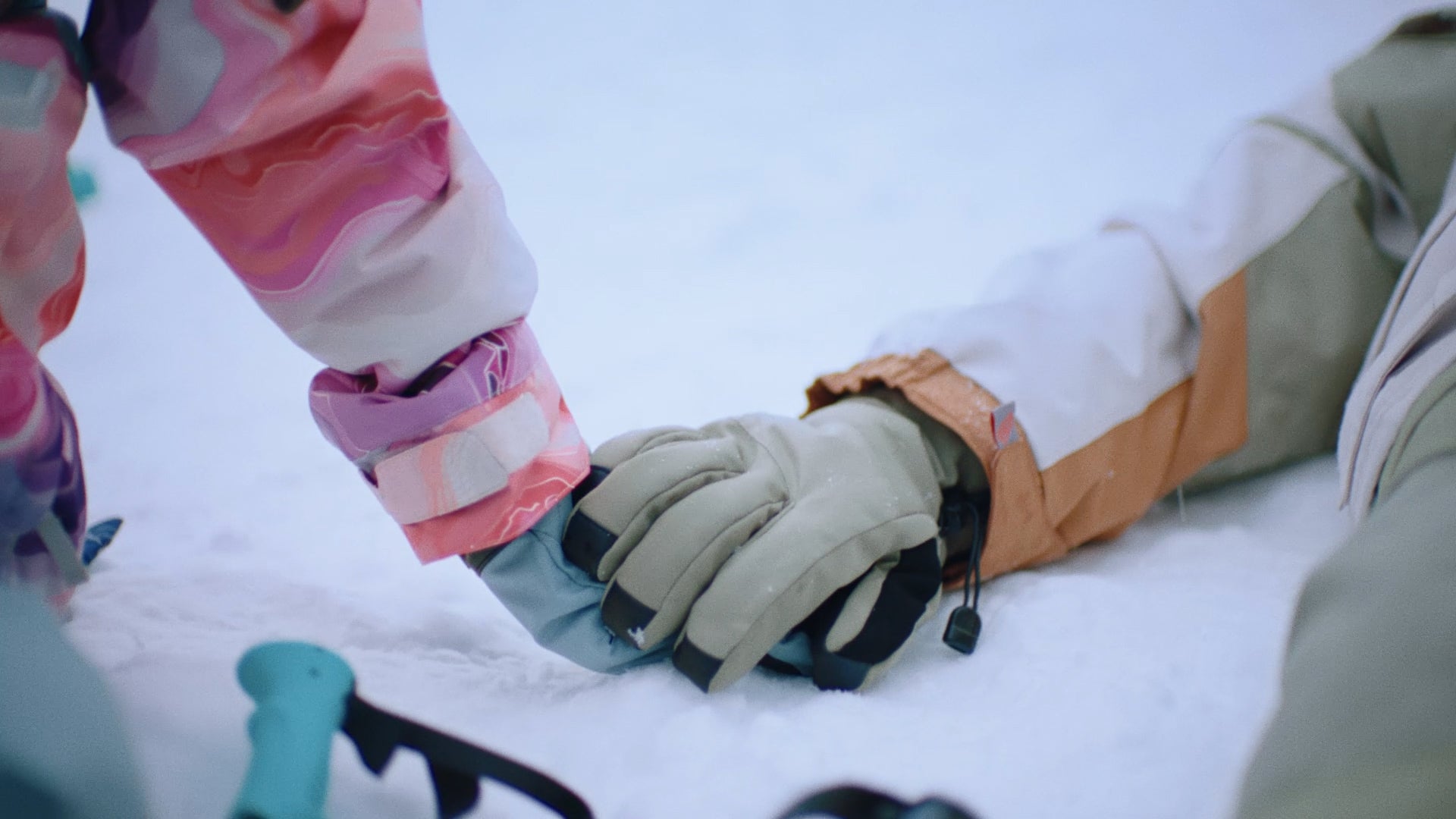 新CM「今だけは青い冬。」ゲレンデ篇（提供写真）