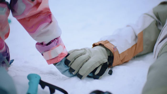 新CM「今だけは青い冬。」ゲレンデ篇(提供写真)