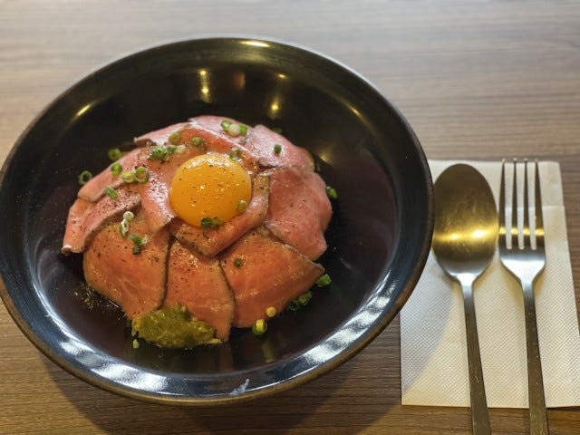 ローストビーフ丼の新しい食べ方？ウニとイクラの組み合わせが絶品【奈良の隠れ家】