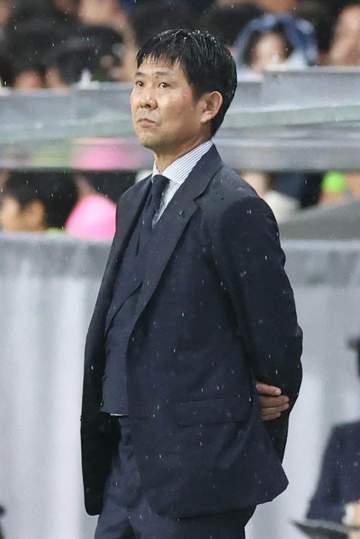 森保監督が「すいません、調子に乗りました」決勝弾直後にサポーターに手でハートマーク 真意語る「今日広島で監督として試合をするのは最後ですし」