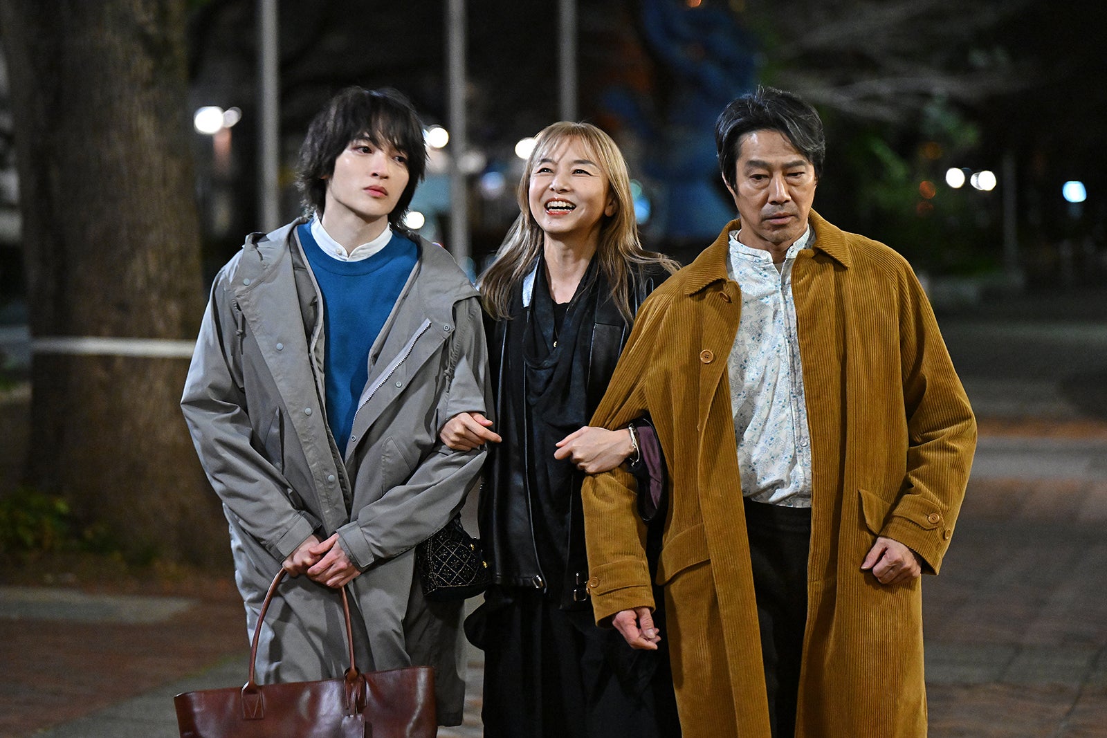 玉森裕太、山口智子、堤真一（C）TBS