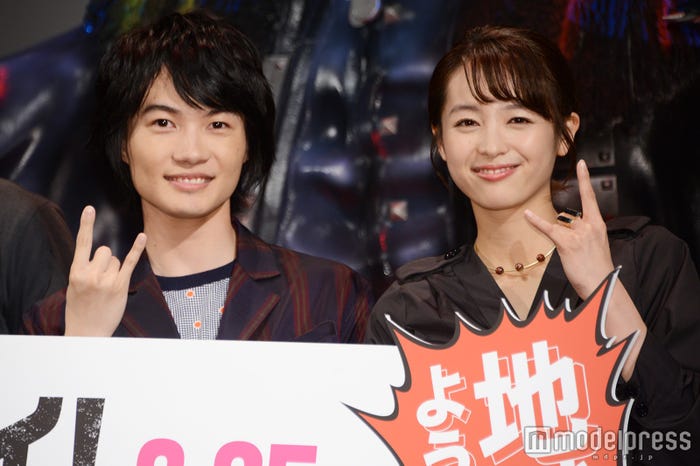 映画「TOO YOUNG TO DIE!若くして死ぬ」に出演する神木隆之介、清野菜名(C)モデルプレス