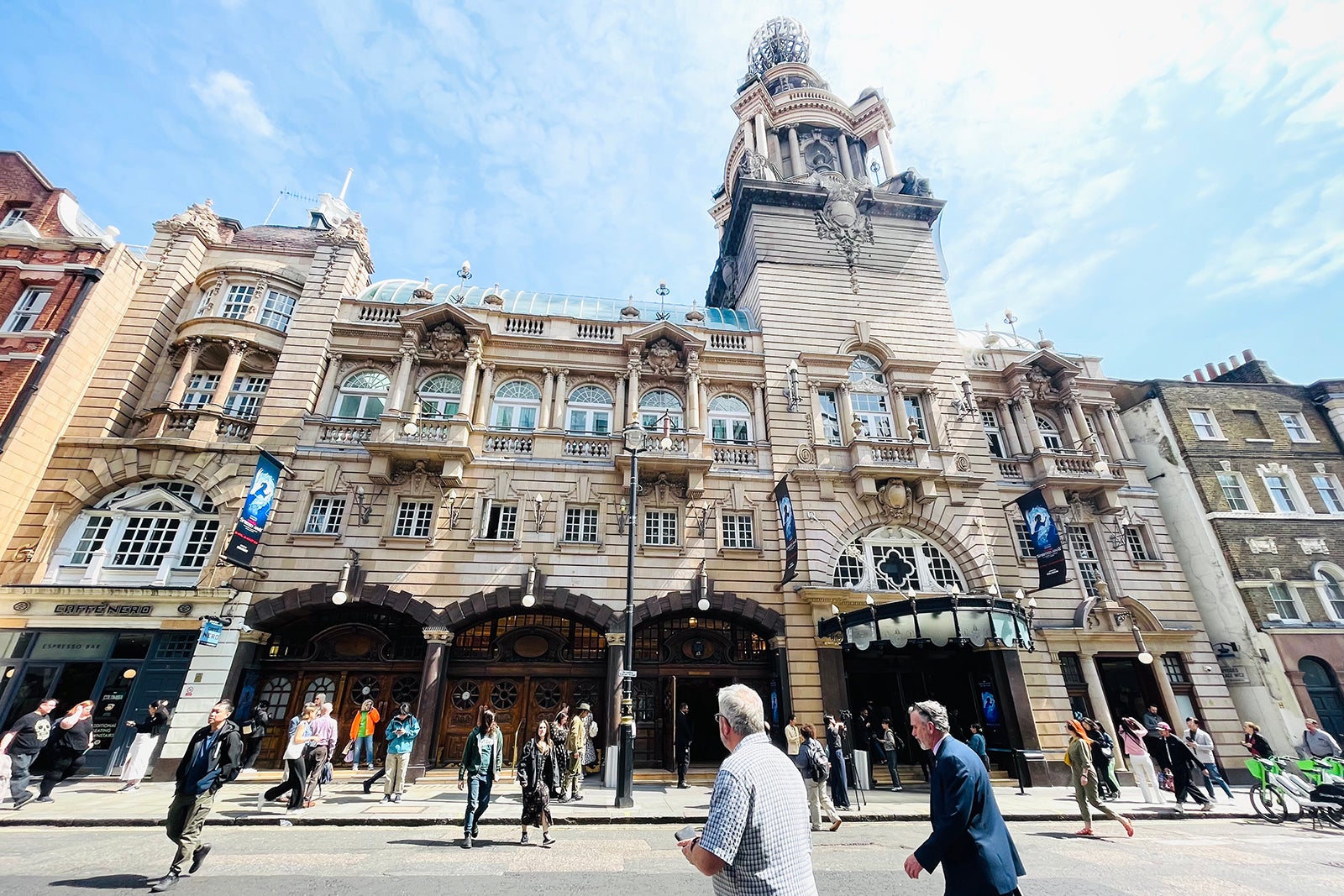 ロンドン・コロシアム、ロンドン市街／舞台「千と千尋の神隠し」ロンドン公演（提供写真）