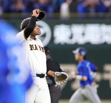 巨人 マルティネスがまさか勝ち越しソロ被弾 同点の九回に悪夢 東京ドームがどよめきに包まれる