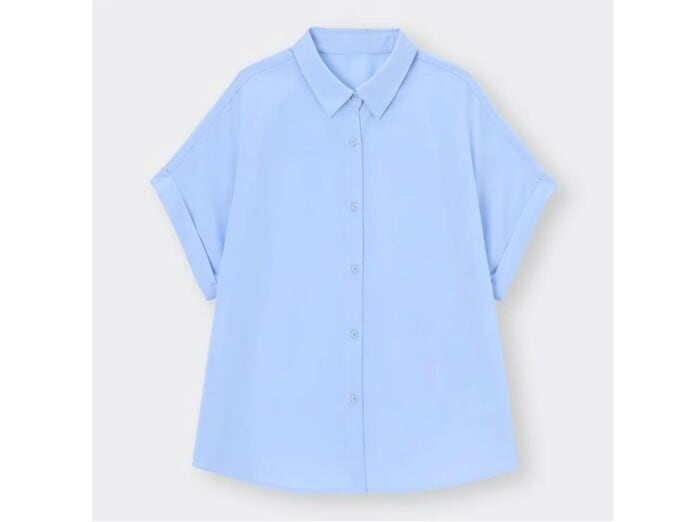 ジーユー　エアリーシャツ　990円（税込）※なくなり次第販売終了