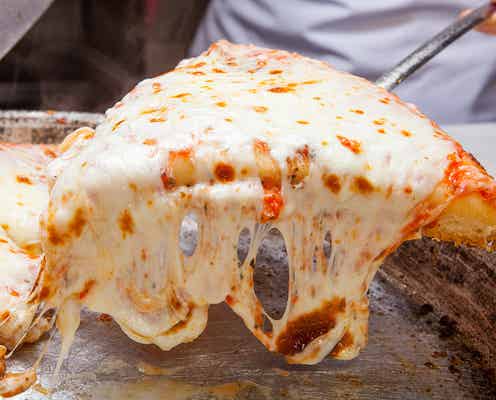 人気ピッツェリア「スポンティーニ」新宿に誕生 カリフワ生地×トロトロチーズの揚げ焼きピザ