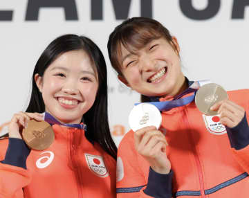 坂本花織が告白「恐れてました」天真爛漫な17歳中井亜美の勢いに笑いながら明かす「『何にも分かんない～』っていいながら、アクセルばっこーん。怖いです、この子」