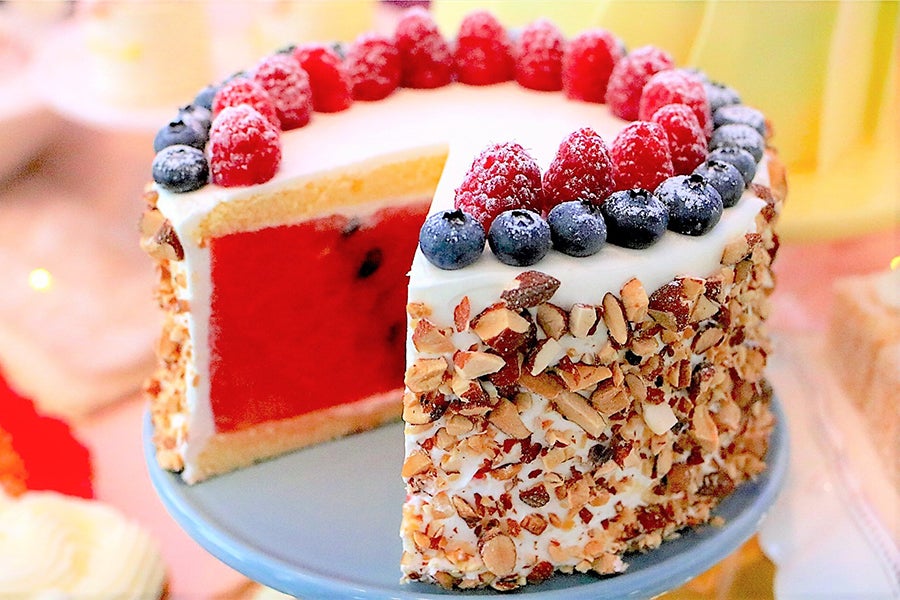 サマーデザートブッフェ 夢から覚めてもまるごとスイカのケーキ