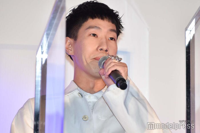 「塩野瑛久です」と挨拶した坂口涼太郎 (C)モデルプレス