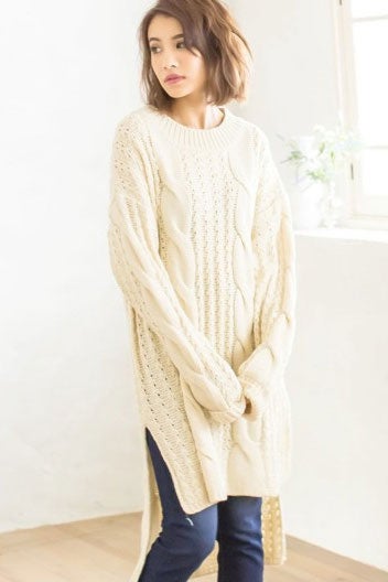 ケーブル編みサイドスリットニットワンピース「Re:EDIT by GALSTAR」2,998円（税込）／画像提供：Re:EDIT by GALSTAR