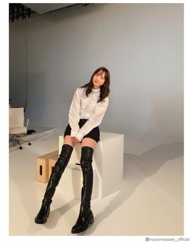 佐々木希の“美脚ショット”に反響殺到「スタイル優勝」「女神」