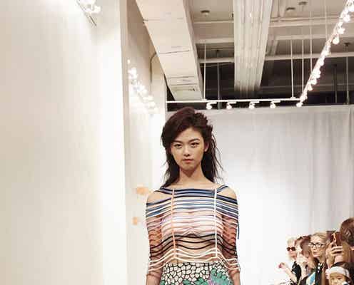 9等身の美女シンガー・Iris「NYコレクション」堂々登場 マレーシアのヒッチハイカー、現地でも話題に