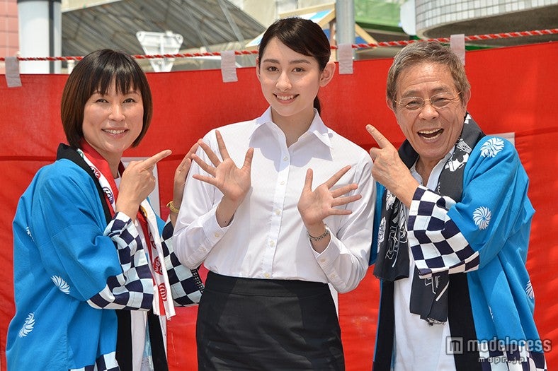 （左から）水町レイコ、早見あかり、北島三郎