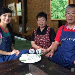 群馬県片品村を訪れるベッキー/画像提供:関西テレビ