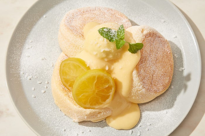 奇跡のパンケーキ 3種のレモンとレアチーズ税込1,210円／画像提供：フレーバーワークス