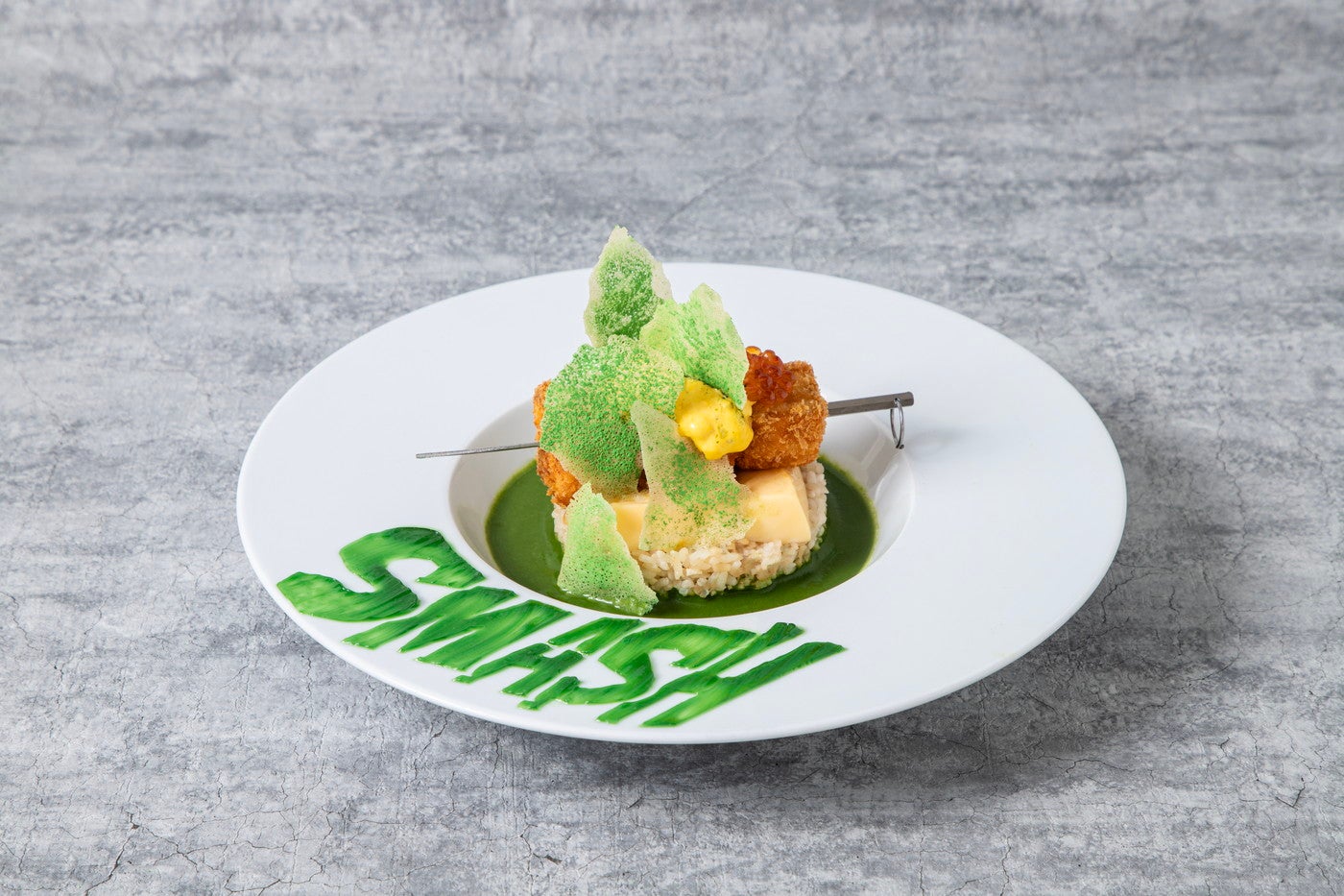 緑谷出久の SMASH サーモンカツ丼1,790円（税込）（C）堀越耕平／集英社