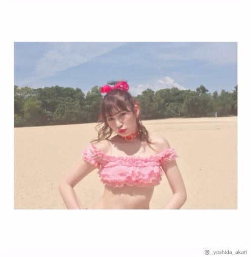 NMB48吉田朱里、キュートなビキニショットで悩殺「セクシー！」「可愛すぎて泣いた」の声