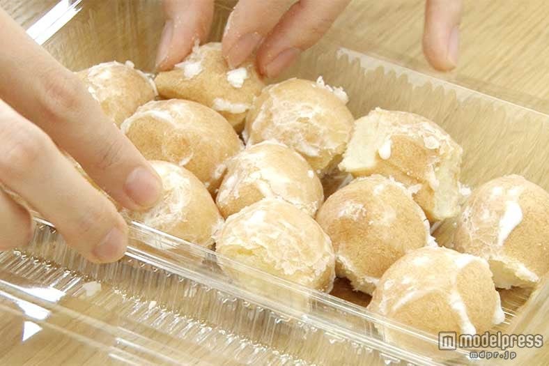 ポン・デ・リングをちぎって詰めて…