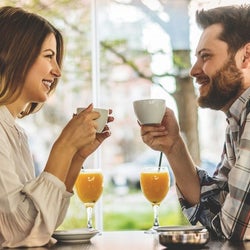 男性に 女として意識させる 方法って 女友達だと思ってたのに モデルプレス