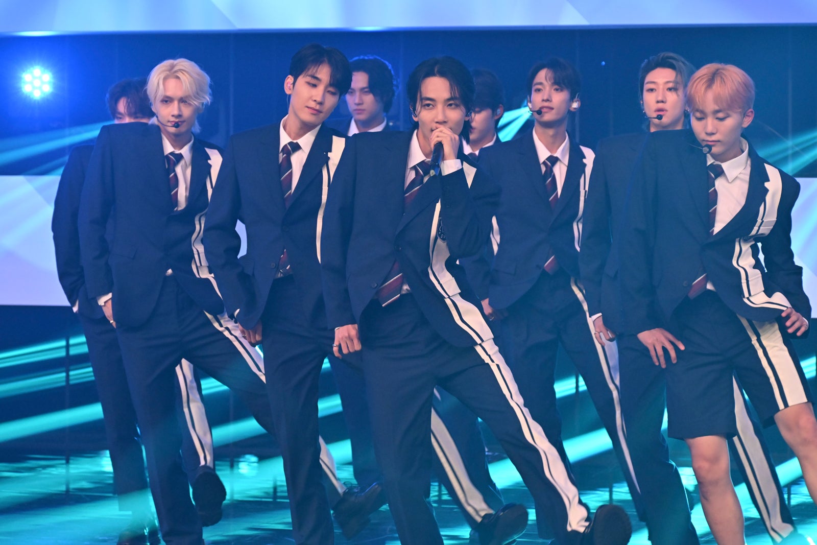 SEVENTEEN、地上波初冠番組でご褒美を懸けた真剣勝負　最新曲「DREAM」パフォーマンスも