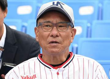 ヤクルト退団のコーチが胸中 池山監督との2ショット「最後は明るく爽やかに去りたいのでお願いしました」