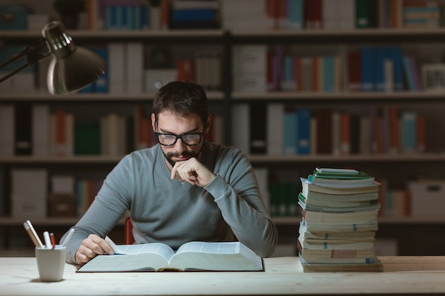 読書の秋を恋のきっかけに 男性が読んでる話題にしやすい本3選 モデルプレス