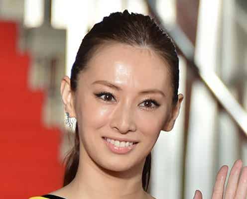 北川景子の登場に観客絶叫 ブラックドレスで輝きオーラ放つ