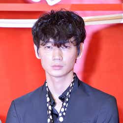 嵐 二宮和也 綾野剛 終始仲良し会見 監督 ニノと綾野ちゃんが兄弟を越えた関係だった と明かす モデルプレス