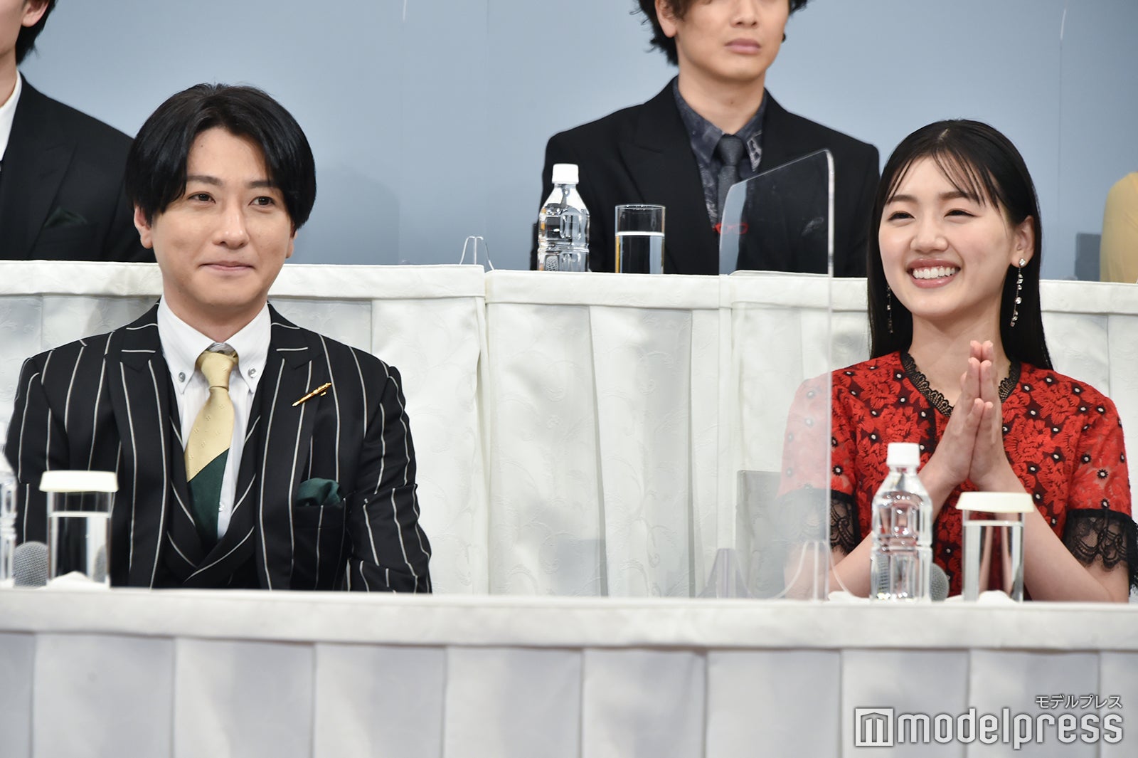 鈴木拡樹、佐々木美玲 （C）モデルプレス