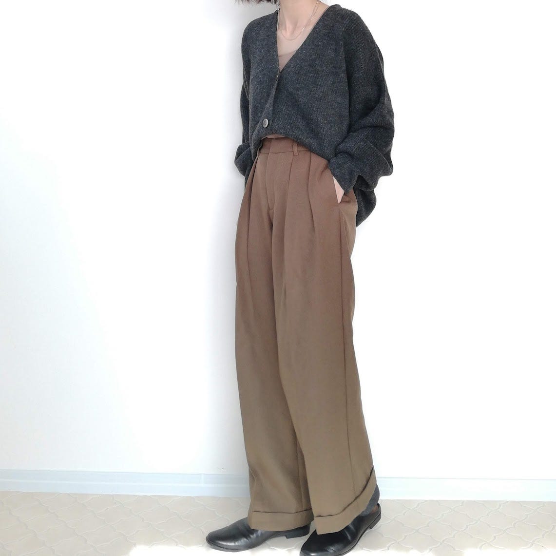 GU　カーディガン　　コーデ　ワイドパンツ